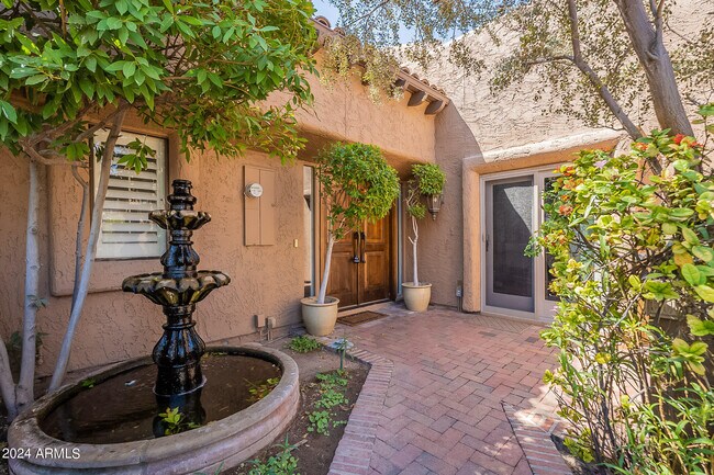 Building Photo - 4446 E Camelback Rd