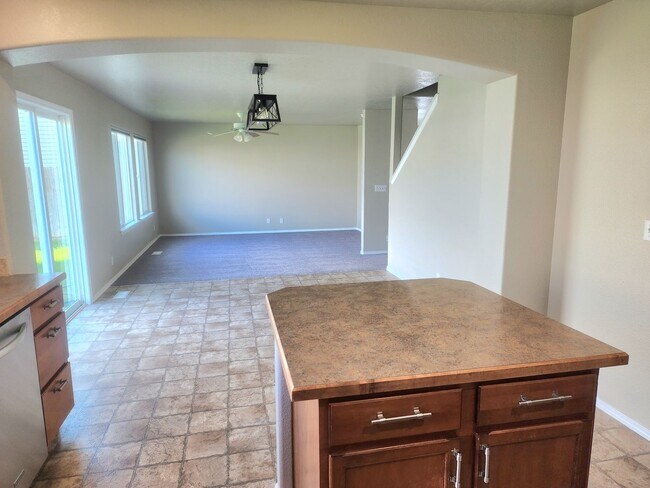 Building Photo - Move In Special- $500.00