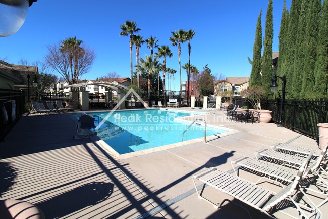 Building Photo - Newer 3bd/2.5ba North Natomas Condo with 2...