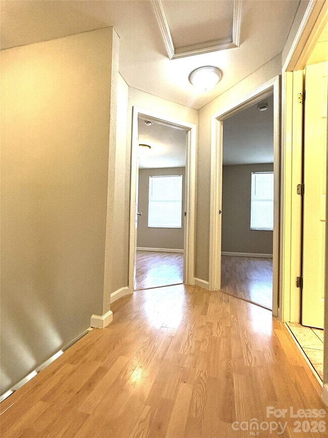 Building Photo - 9620 Vinca Cir