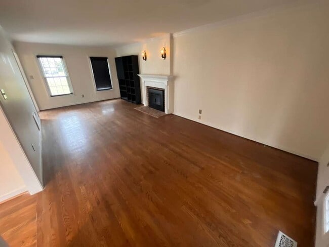 Building Photo - 5916 Park Forest Ln