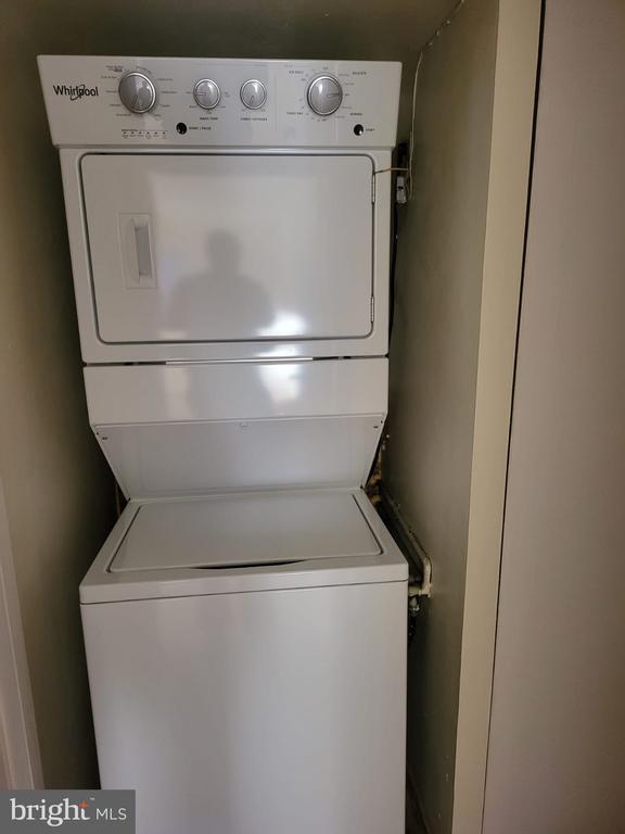 Building Photo - 19305 Club House Rd