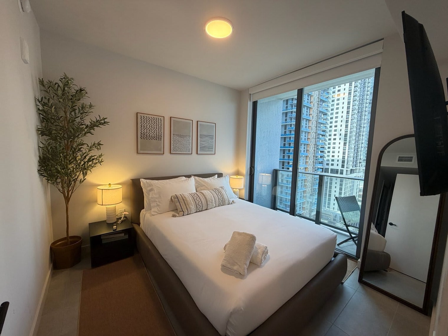 Building Photo - 121 NE 5th St