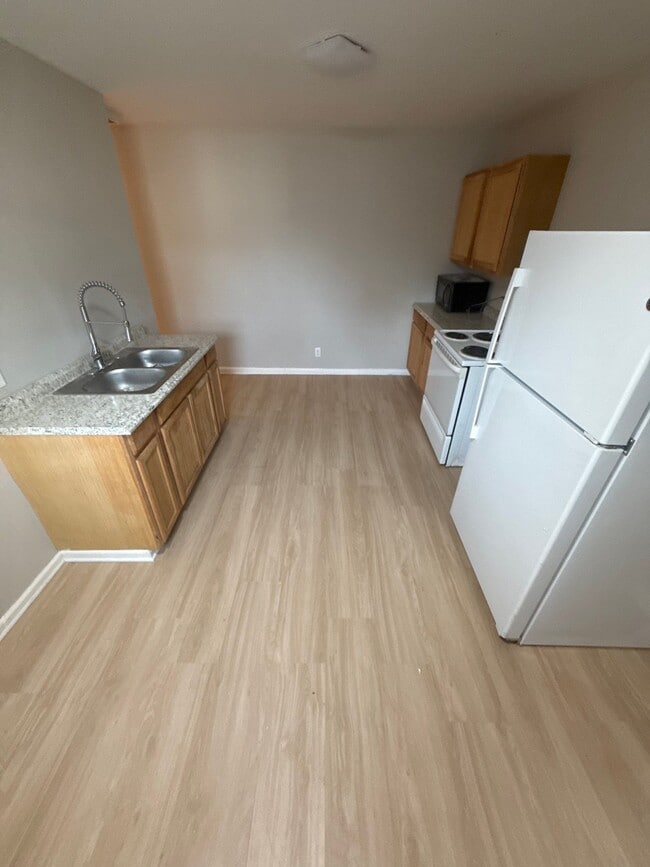 Building Photo - 6209 E 12th St