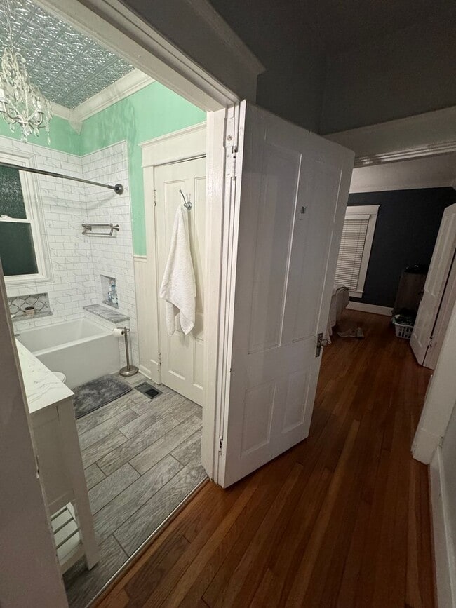 Building Photo - 2017 N Garfield St