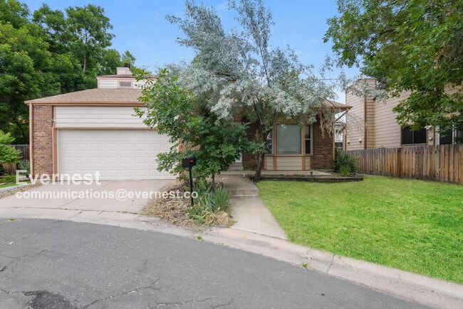 Primary Photo - 144 Willow Pl S