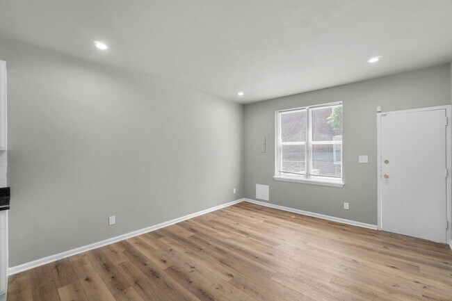 Building Photo - 2505 E Fayette St