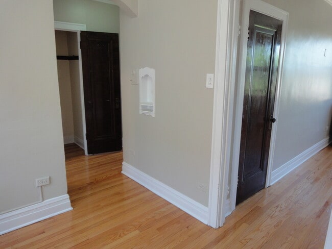 Building Photo - 1941 Grove Ave