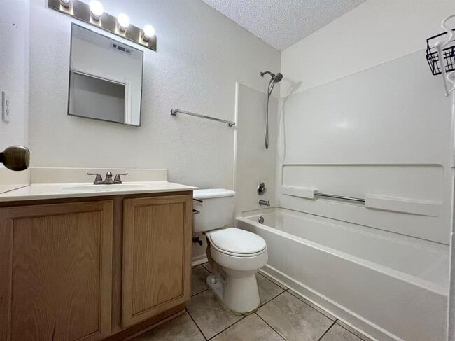 Building Photo - 905 Justeford Dr