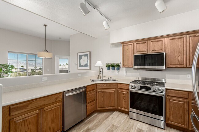 Building Photo - Stunning furnished 2-Bedroom Condo with Mountain Views!