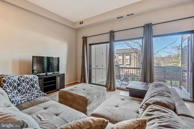 Building Photo - 130 Roberts Ln