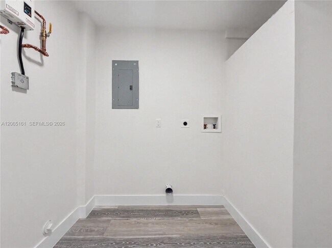Building Photo - 228 NW 39th St