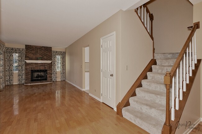 Building Photo - 1227 S Parkside Dr