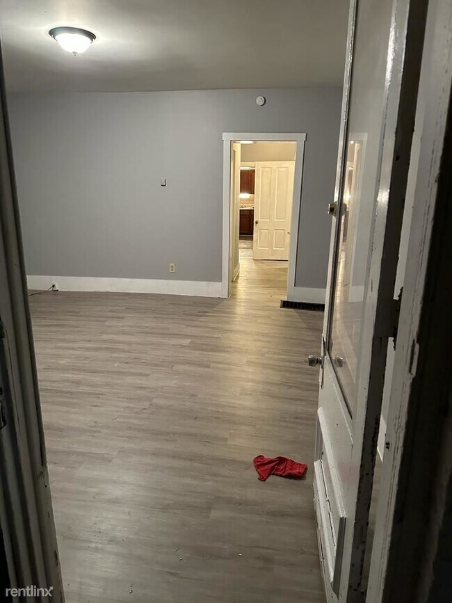 Building Photo - 2 br, 1 bath Duplex - 331 Wood Street 331