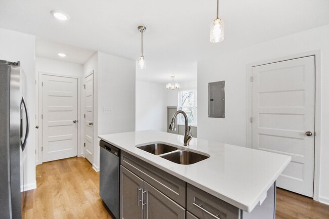 Building Photo - Pet Friendly Three Bedroom!