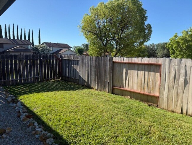 Building Photo - 2556 Sabre Ct