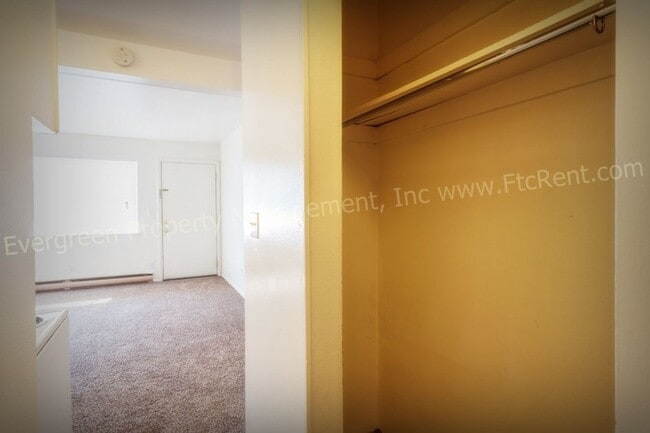 Building Photo - 2008 W Plum St