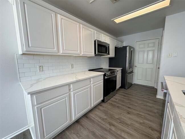 Building Photo - 70 Marble Rock Pl