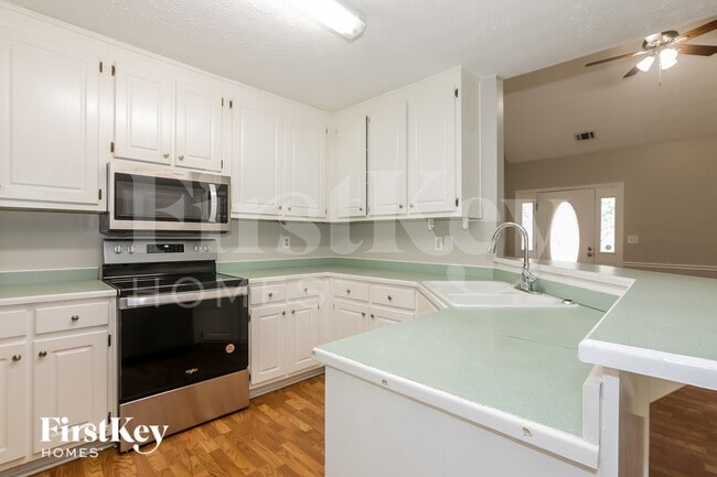 Building Photo - 205 Lakefront Dr