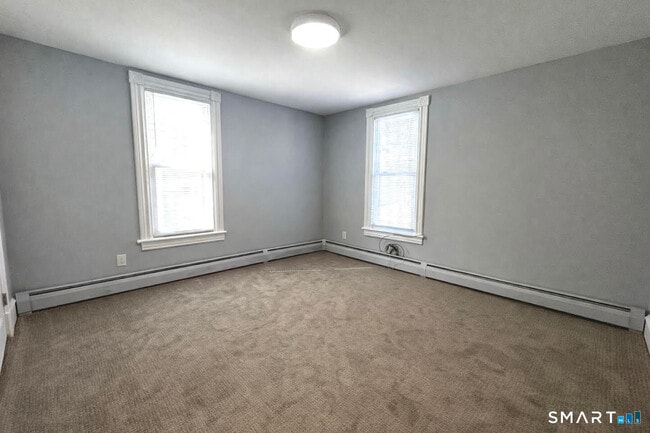 Building Photo - 10 Bayview Ave