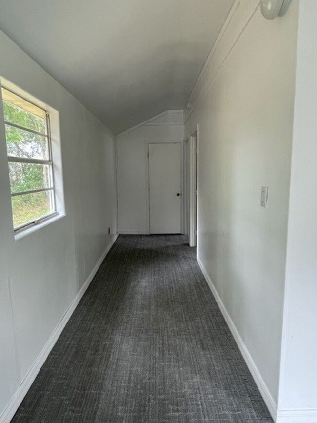 Building Photo - UTILITIES INCLUDED W/ RENT! 1 Bed 1 Bath u...