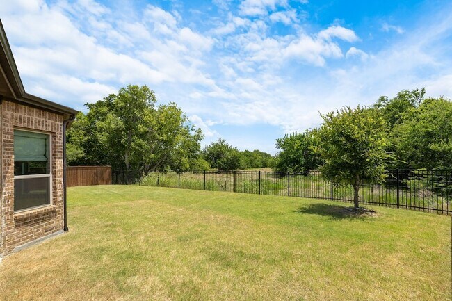 Building Photo - 3100 Greenbriar Dr