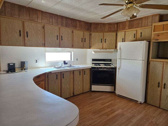 Building Photo - Three Bedroom, Pet Friendly Home!