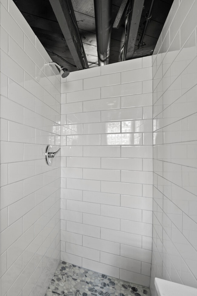 Building Photo - 710 Edmondson Ave