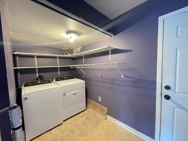 Building Photo - 4/2 bedroom house in republic
