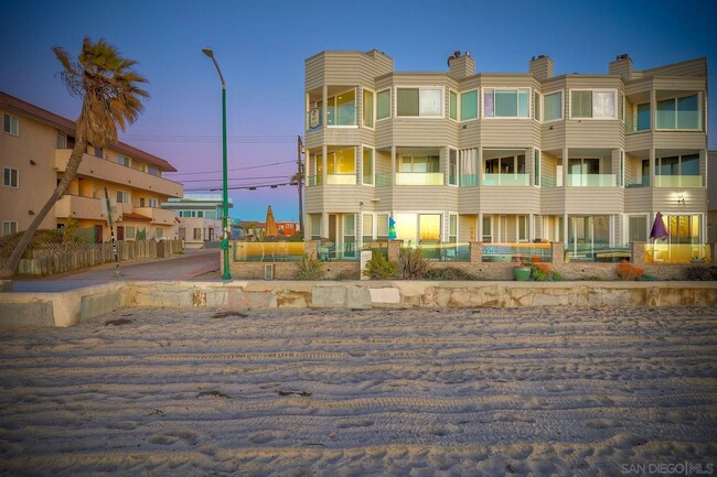 Building Photo - 3285 Ocean Front Walk