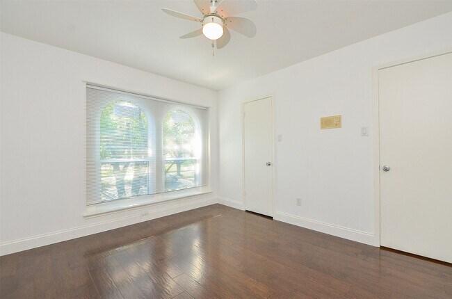 Building Photo - 710 S Fry Rd