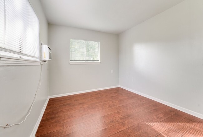 Building Photo - Highland Park Gem- 3/1 with Large Yard
