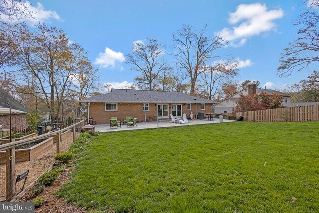 Building Photo - 3113 Woodland Ln