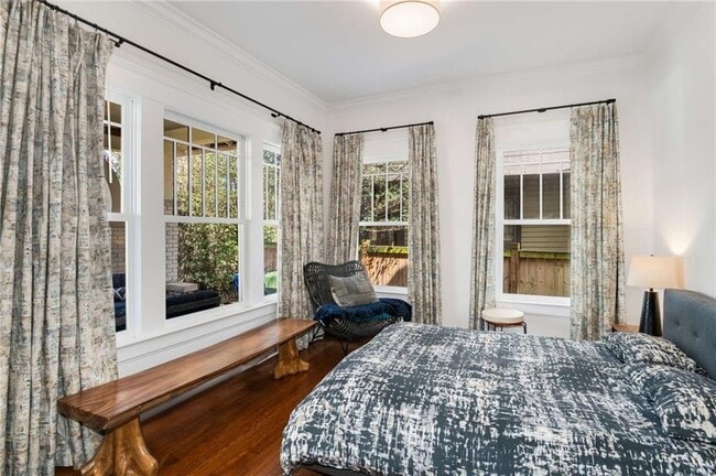 Building Photo - 349 9th St NE