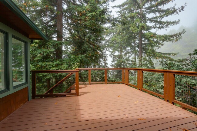 Building Photo - 3 Bed / 2 Bath Woodside home on large lot ...