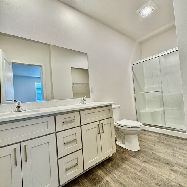 Building Photo - Brand New Built Home move in ready!
