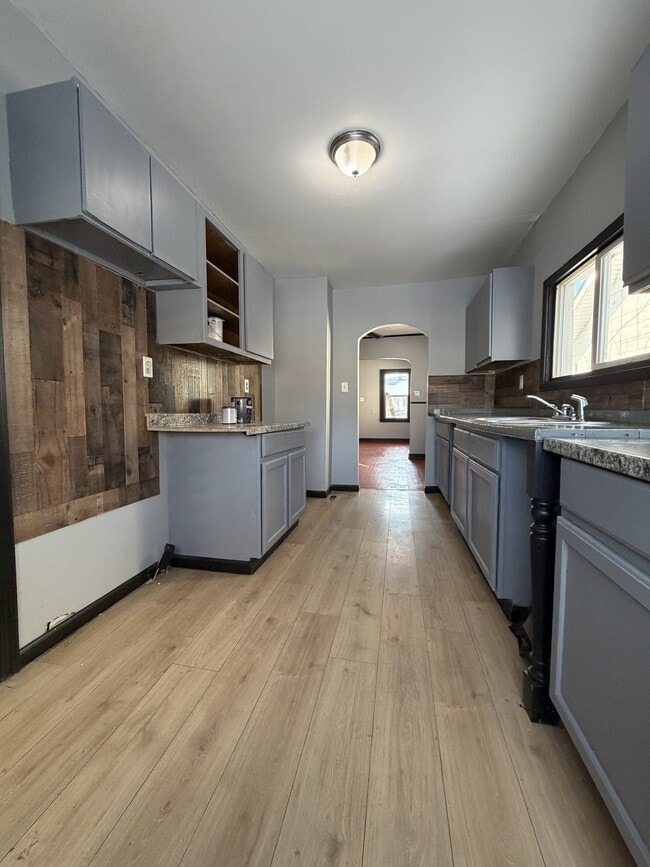 Building Photo - 1417 KNIGHT