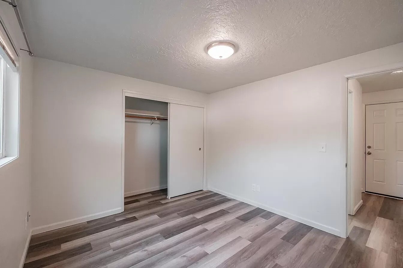 Building Photo - 3609 White Oak Ct NE