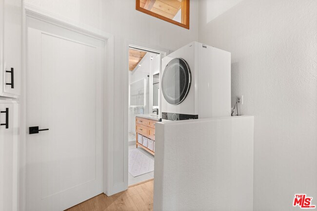 Building Photo - 621 California Ave