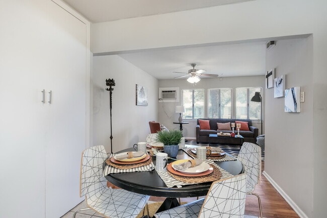 Building Photo - 418 Saratoga Dr