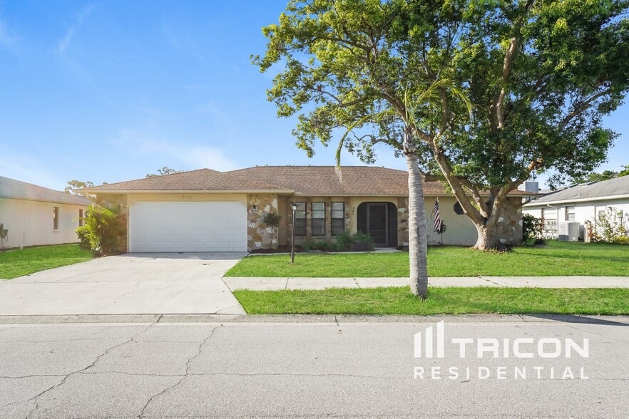 Primary Photo - 1535 Bay Hill Cir