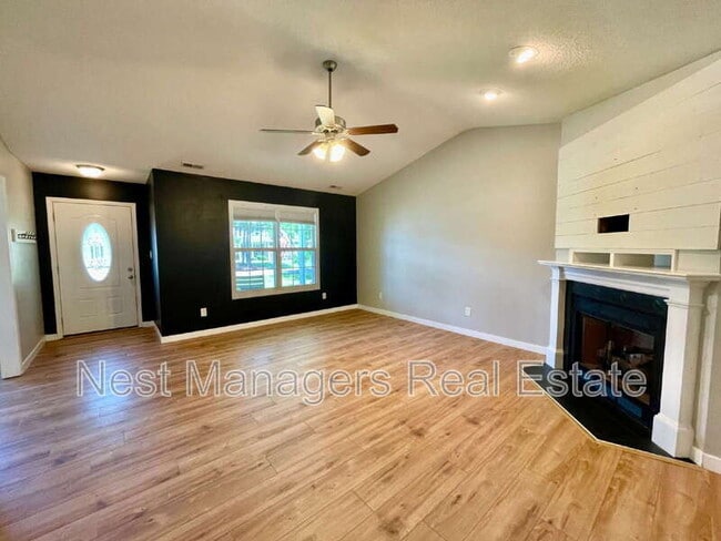 Building Photo - 460 Derby Ln