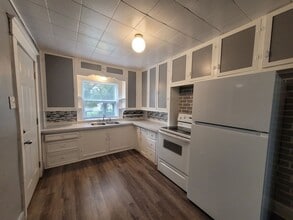 Building Photo - Two Bedroom near the Iowa State Fairgrounds!