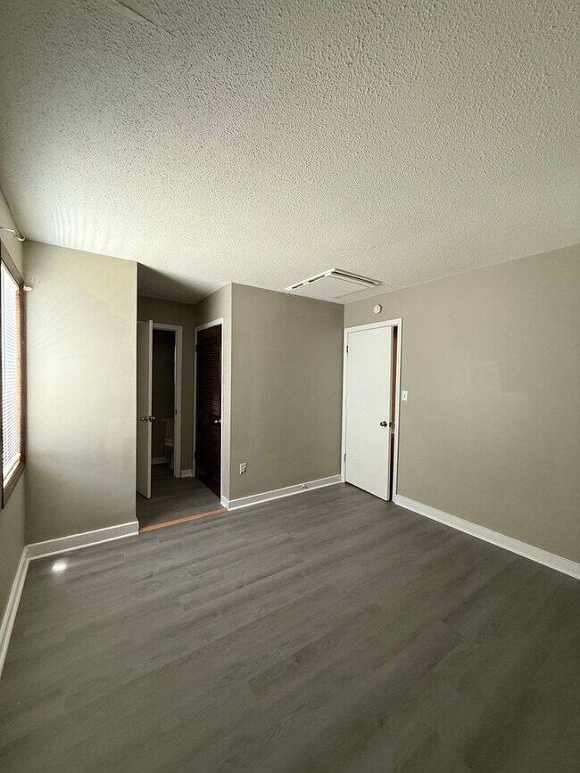 Building Photo - One bedroom, 1 bath condo in Durham