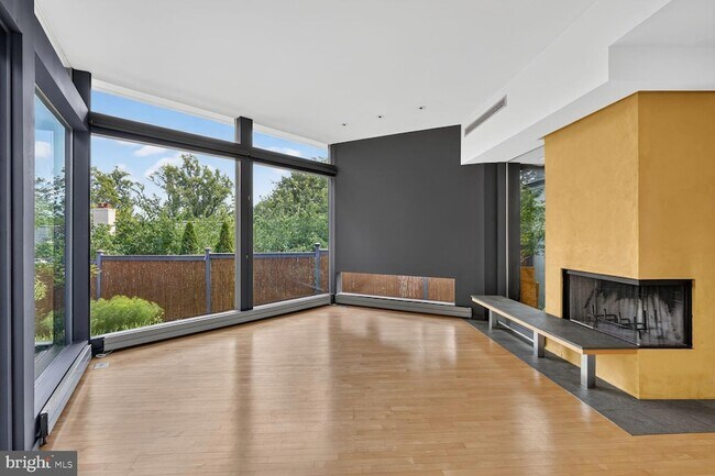 Building Photo - 3113 45th St NW