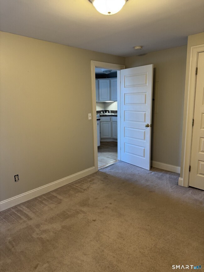 Building Photo - 3 E Pattagansett Rd