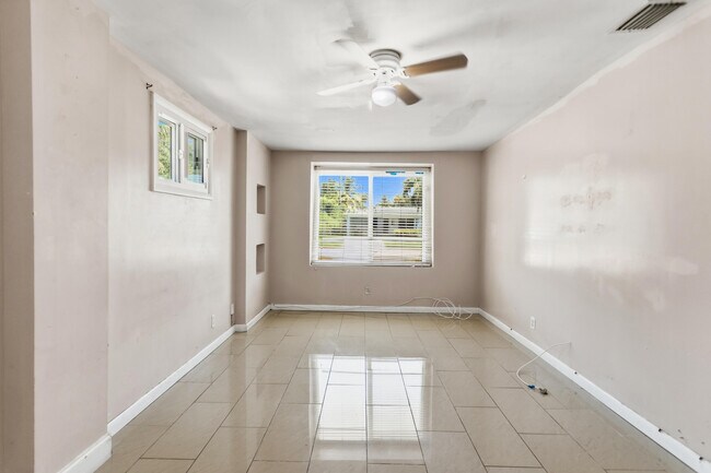 Building Photo - 2748 SW 46th Ct