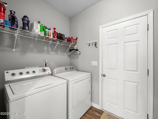 Building Photo - 512 Hazelwood Dr