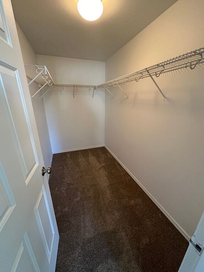 Building Photo - SW Bend House Near the Old Mill District, 4 Bdrms, 2.5 baths, A/C, Office/den, Dbl. Garage