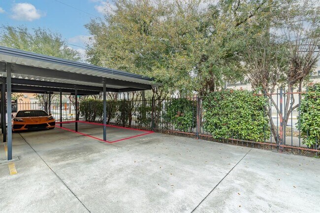 Building Photo - 1312 Live Oak St